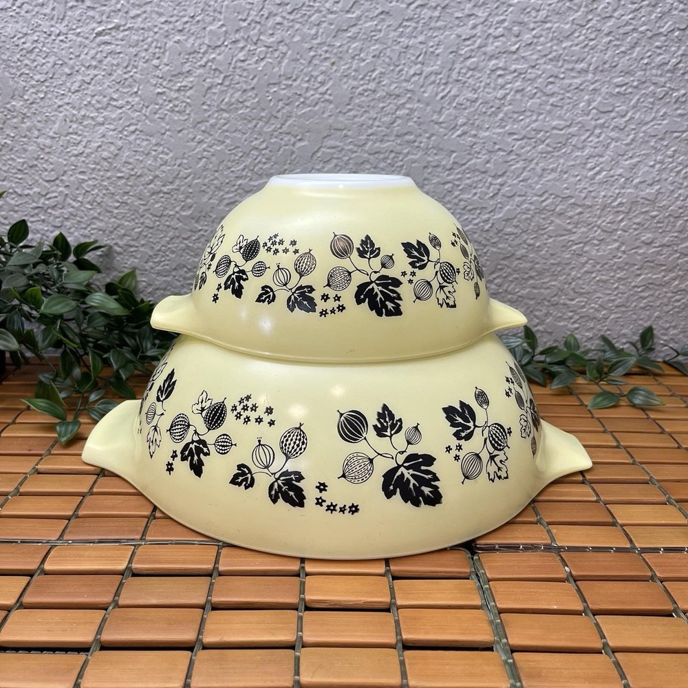 Vintage Pyrex Gooseberry Cinderella Bowls Yellow Black 444 4-Qt & 442 1.5-Qt Set